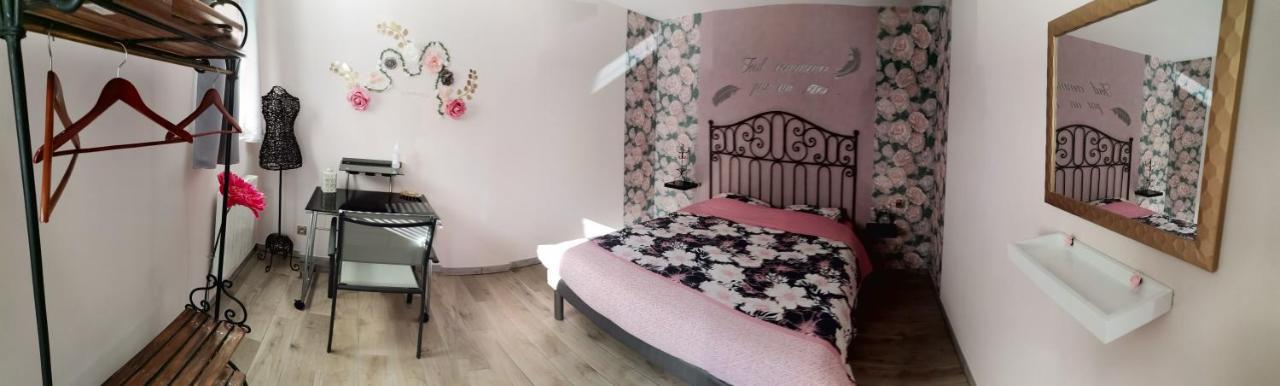 Au Gue Du Bois Bed & Breakfast Neuville-de-Poitou Bagian luar foto