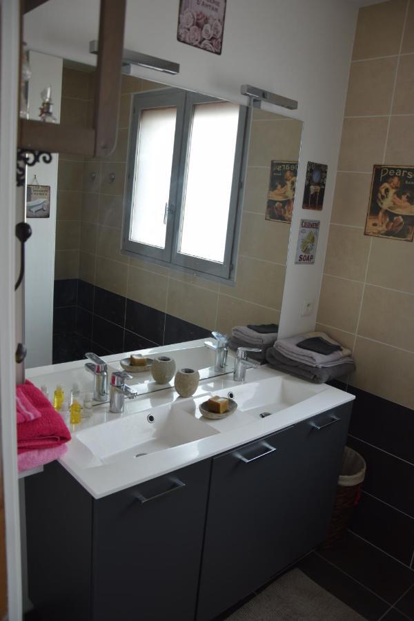 Au Gue Du Bois Bed & Breakfast Neuville-de-Poitou Bagian luar foto