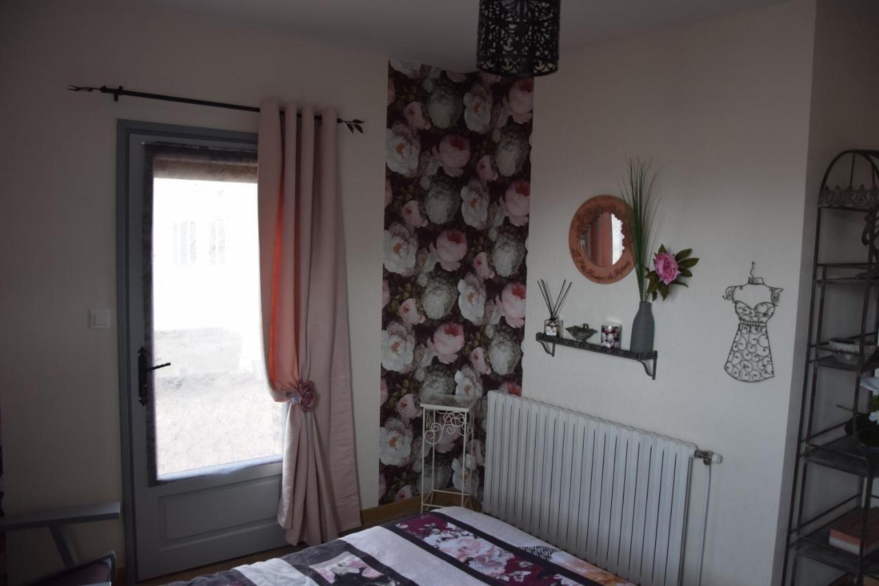 Au Gue Du Bois Bed & Breakfast Neuville-de-Poitou Bagian luar foto