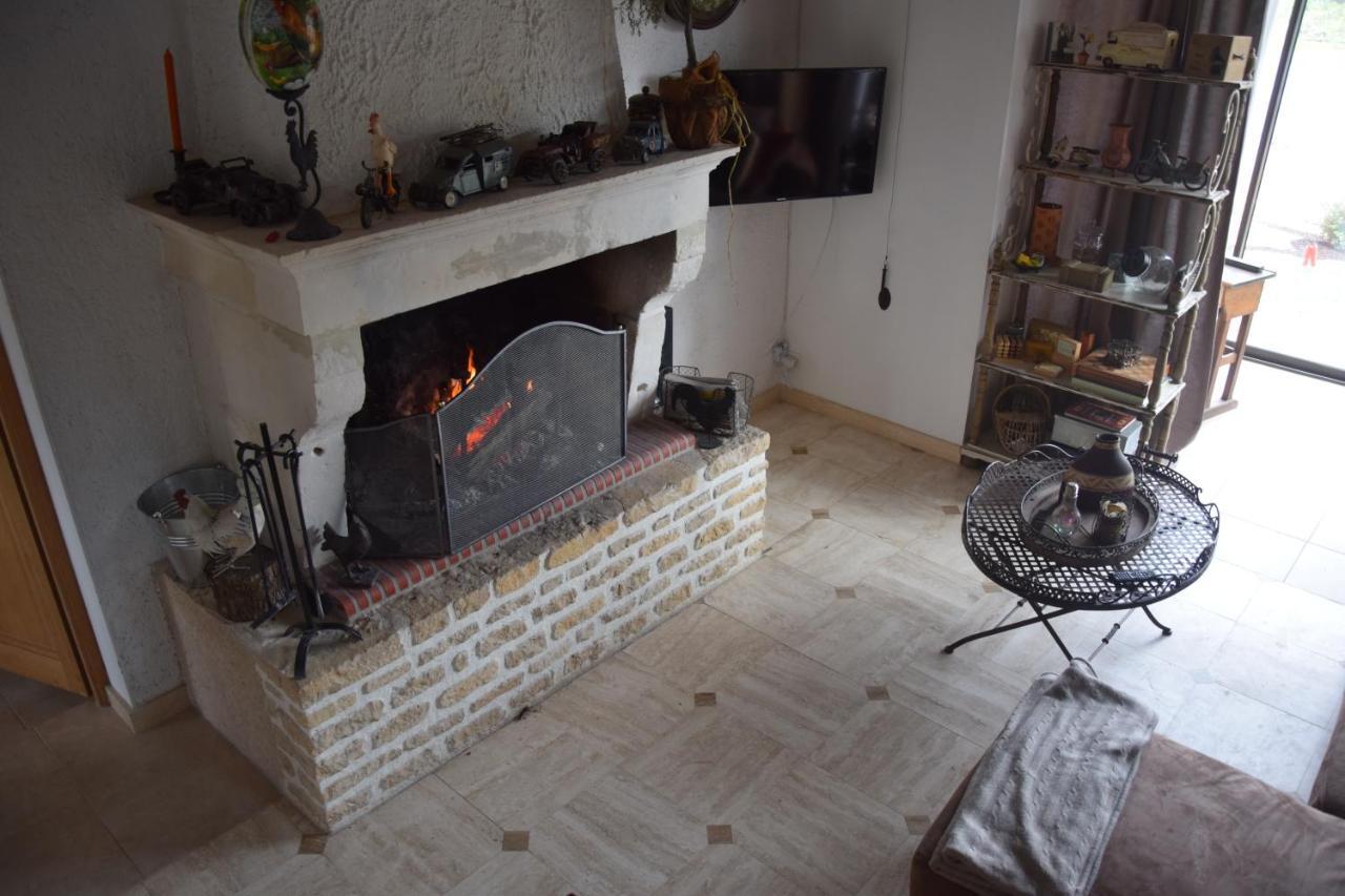Au Gue Du Bois Bed & Breakfast Neuville-de-Poitou Bagian luar foto